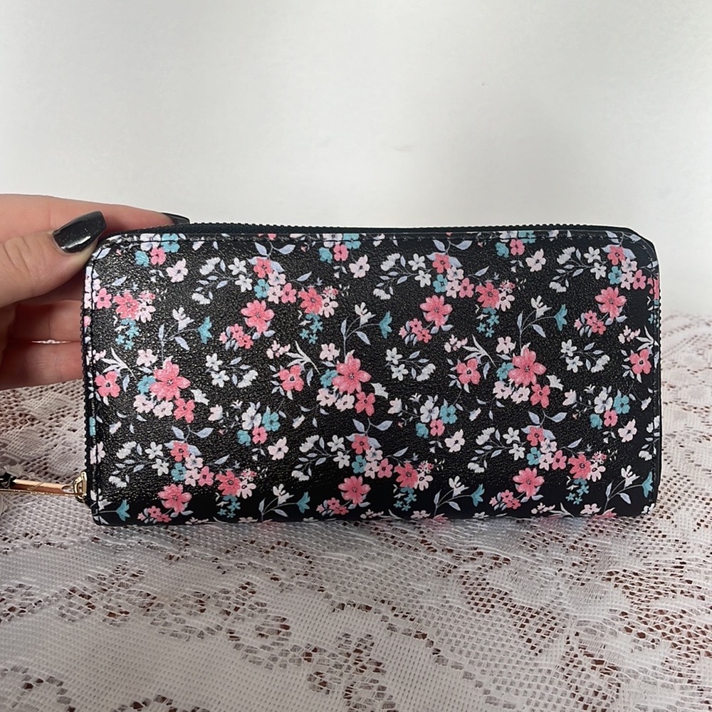 NWT Floral Wallet Clutch